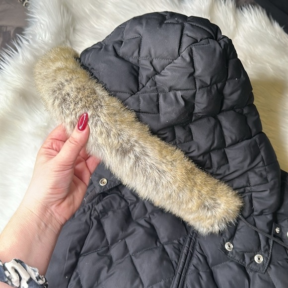 Ann Taylor LOFT  Lined winter vest w/ detachable fur lined Trim size Medium - Picture 8 of 8